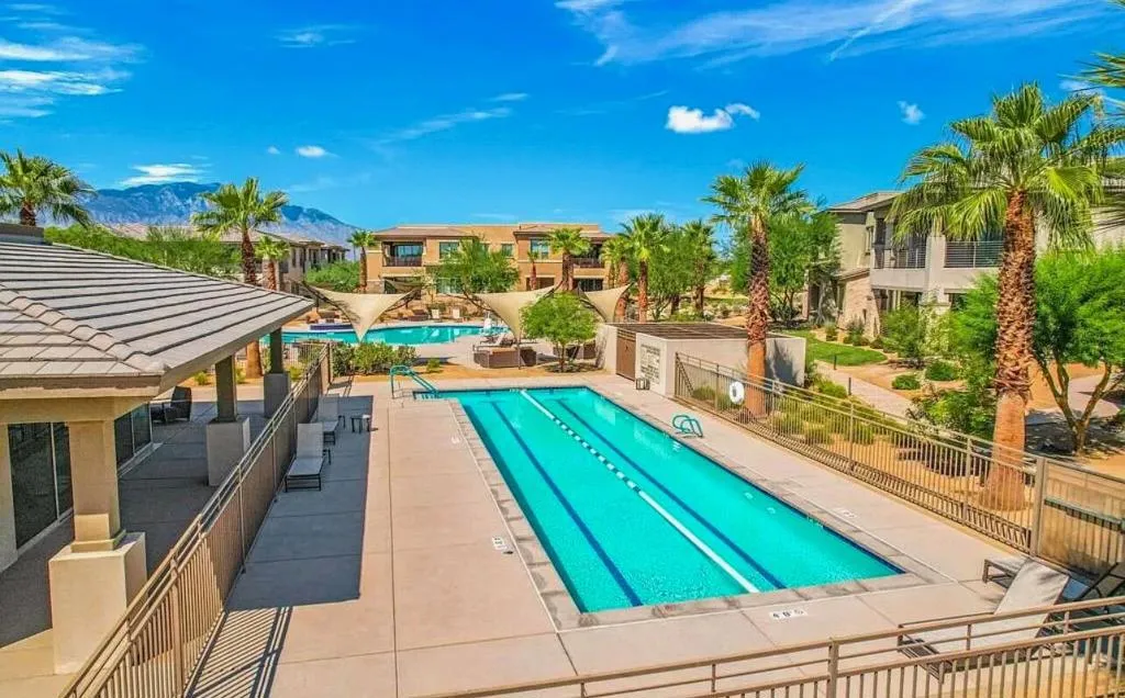 2504 Retreat Circle, Palm Desert, California 92211 home-pic-10